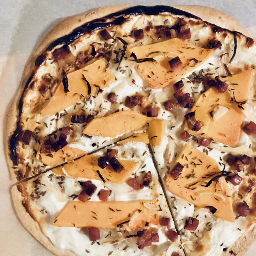 Flammkuchen mit Kuerbis Flammkuchen mit Kuerbis