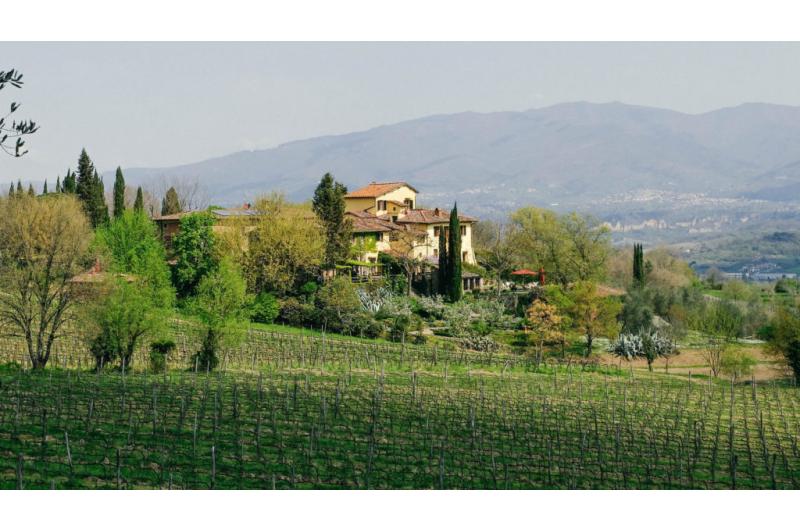 Vacation and roundtrip Central Italy: Tuscany, Umbria and the Marche region